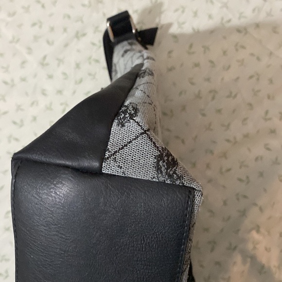 US Polo double Ryder hand bag. bag RN# 137646. in Used Condition - Picture 15 of 16